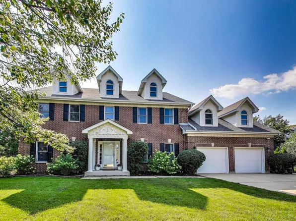 6808 Caitlin Ct, Willowbrook, IL 60527