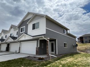 8469 Gateway Cir, Monticello, MN 55362