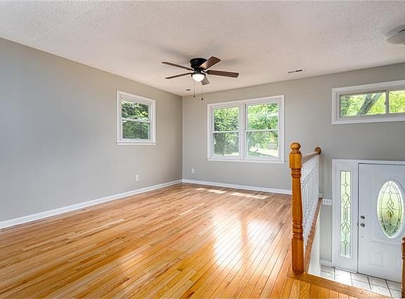 4th image of 103 Winchester Dr SE