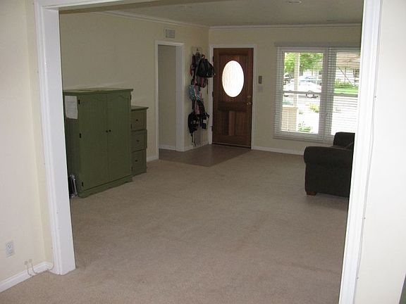 3rd image of 7816 Quimby Ave