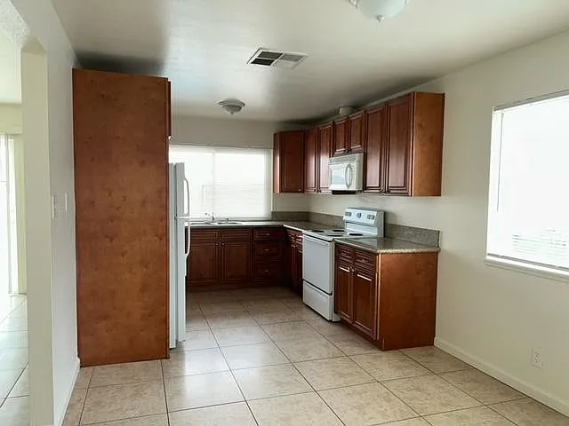 4060 Oakhill Ave — Photo 8