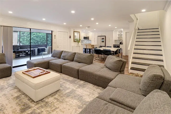3 bed, 1551 sqft, $3,200 — Photo 4
