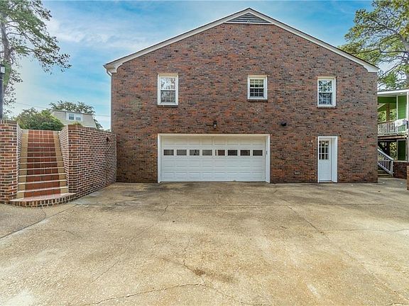 3rd image of 3136 Lynnhaven Dr