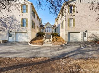 528 Pershing Ave APT E, Glen Ellyn, IL 60137