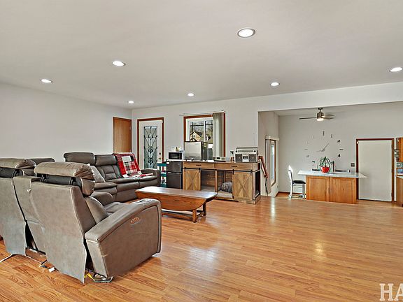 4th image of 39 Lippincott Rd