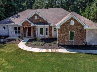 175 Trustin Lake Dr, Fayetteville, GA 30214