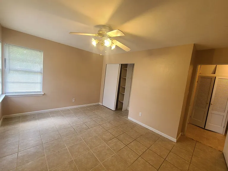 1509 N Main St — Photo 8