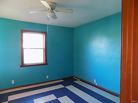 3rd image of 312 Parkview St