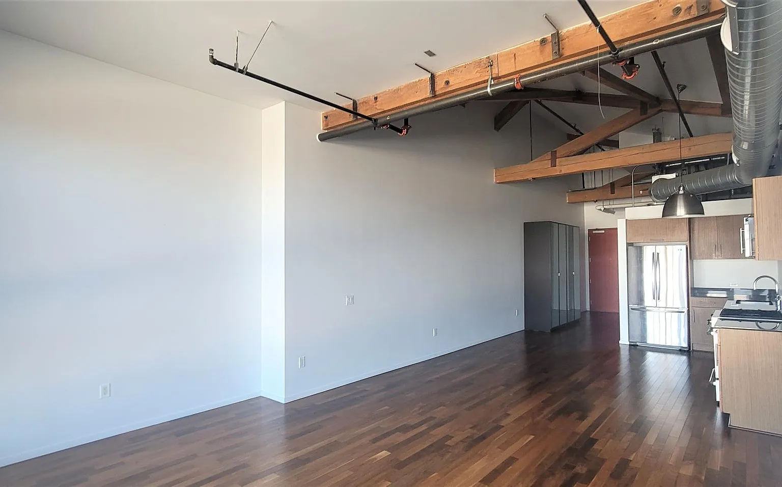Studio, 810 sqft, $2,995 — Photo 2