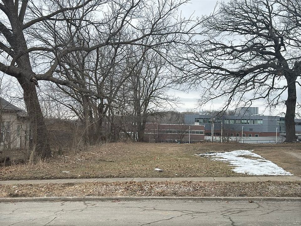 2nd image of 1915 Francis Ave