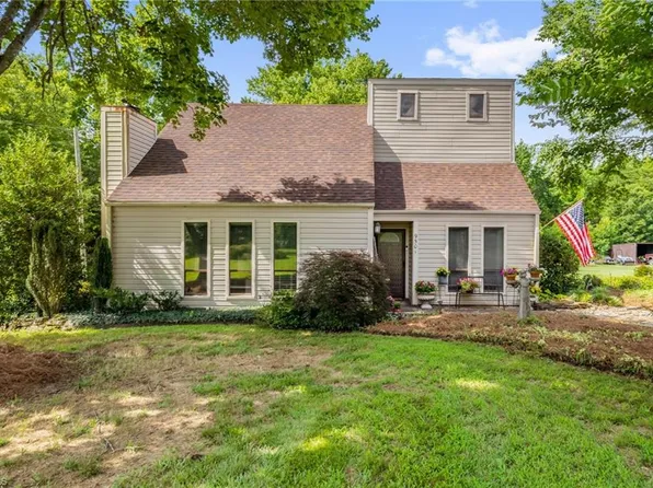 9501 County Line Rd, Kernersville, NC 27284