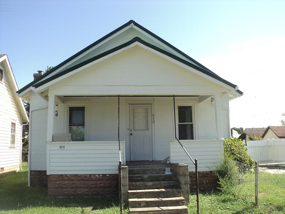 Front of 913 11th Street Wes