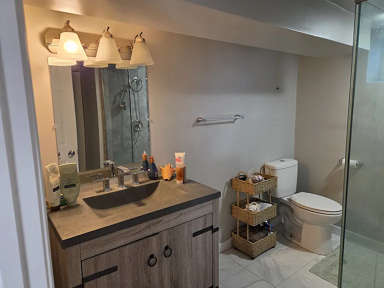 2359 Victoria St N — Photo 12