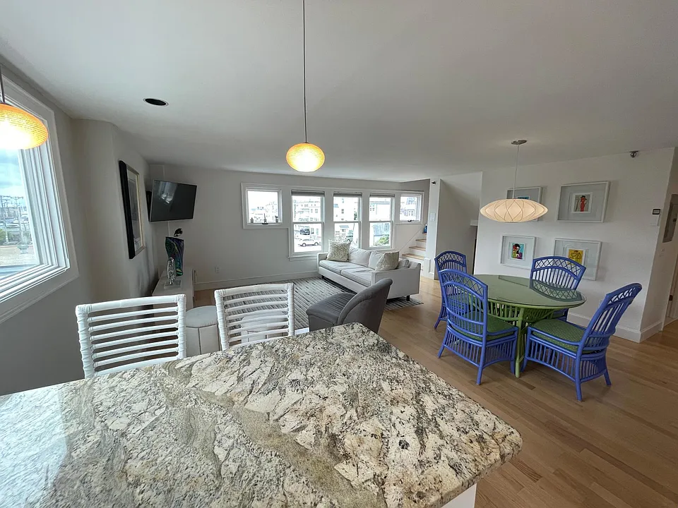 435 Thames St #1