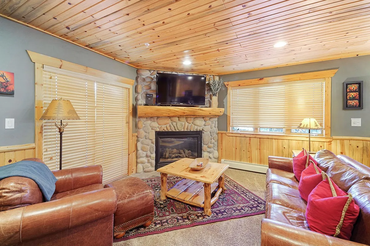 Building Photo - 3987 N Timber Wolf Ln #11A