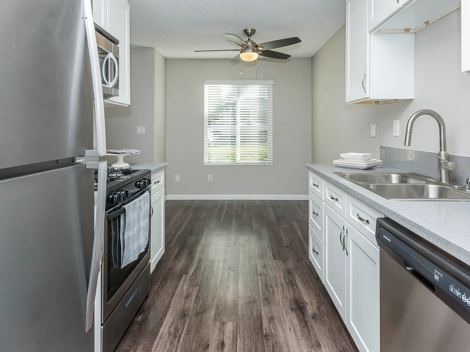 Imperial Place Apartments — Photo 3