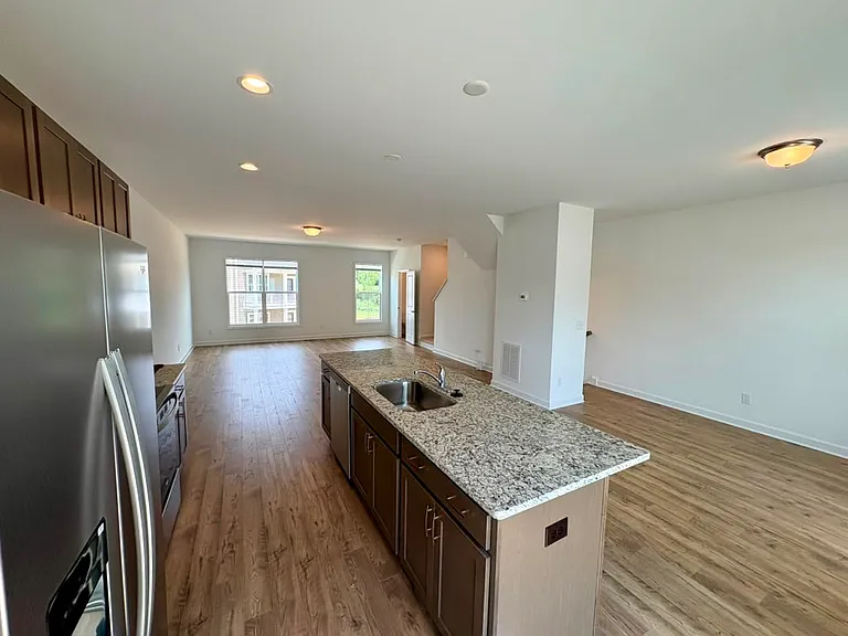 1071 Balsam Ln — Photo 10