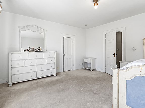 5th image of 3027 SE Belmont St