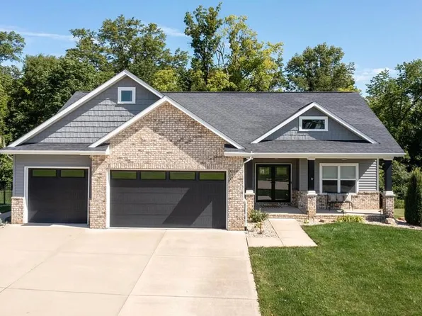 1427 Crimson King Way, Troy, IL 62294