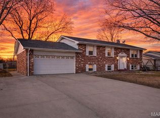 5304 Dixon Dr, Godfrey, IL 62035