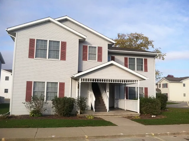 205 Stonewall Ct — Photo 3