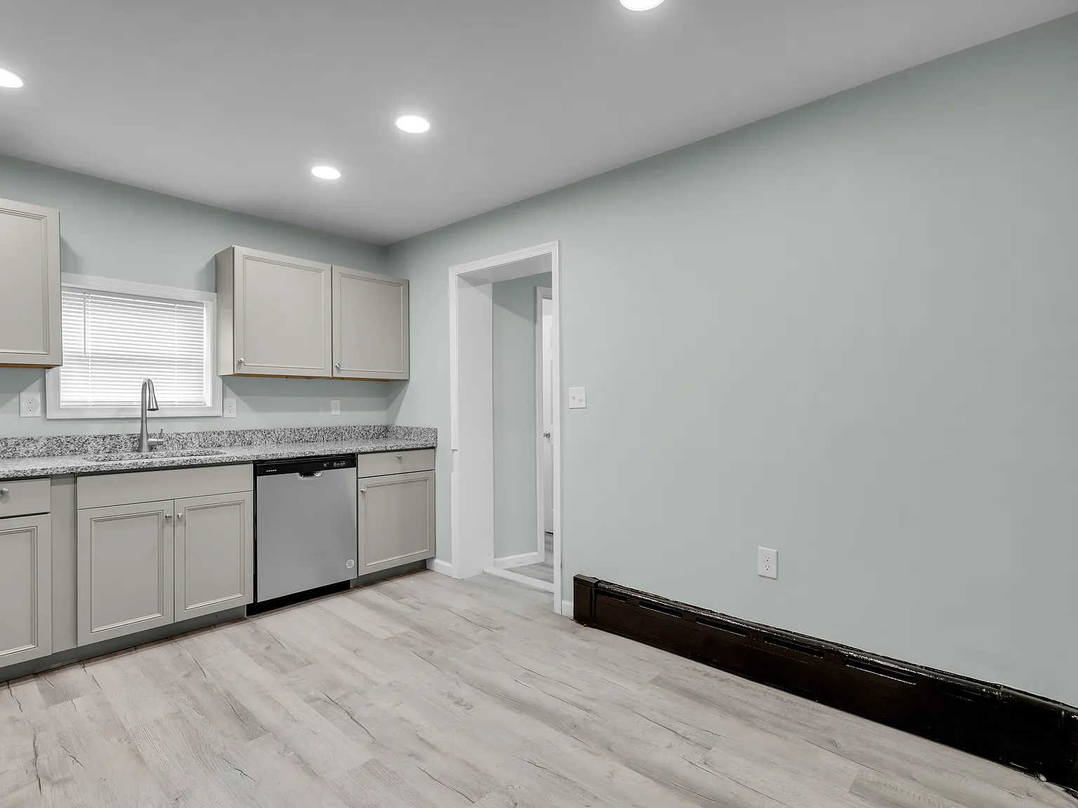 3 bed, 1700 sqft, $1,975 — Photo 3