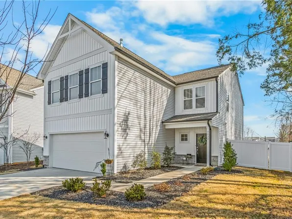 4020 Centerpiece Ct, High Point, NC 27265