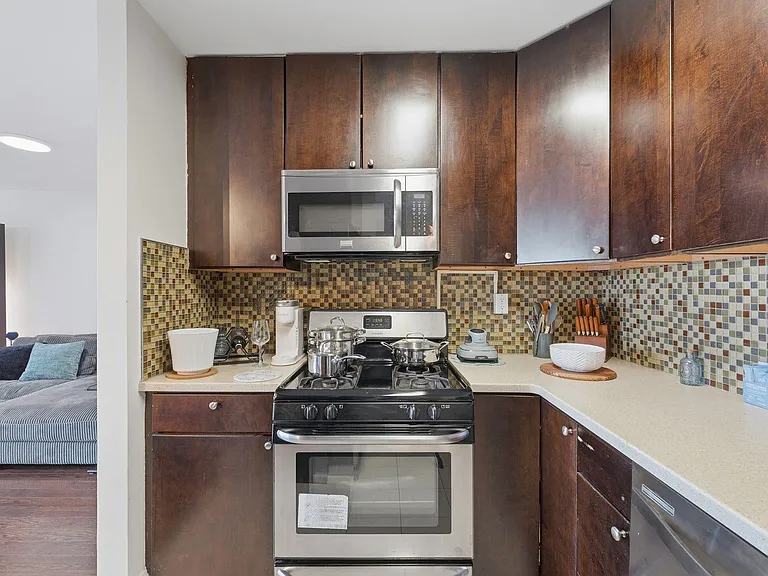 6050 Boulevard East #16E — Photo 15