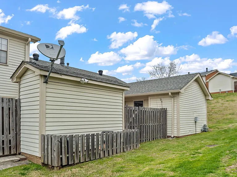 1137 Brentwood Point — Photo 33