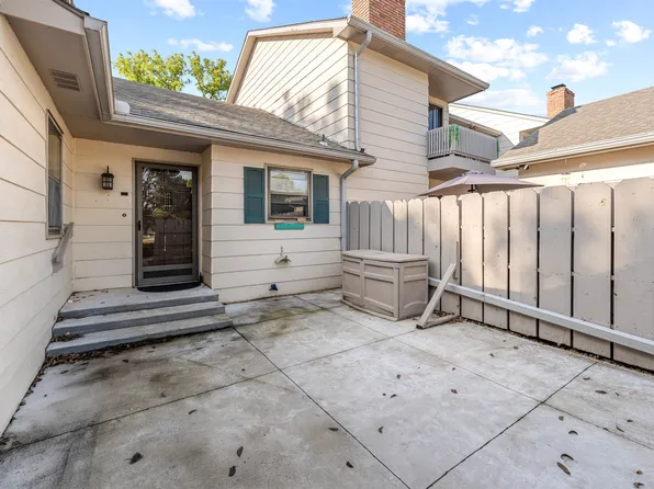 1358 Parkwood Dr, Salina, KS 67401