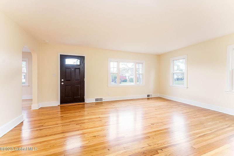 5th image of 115 Van Schoick Avenue