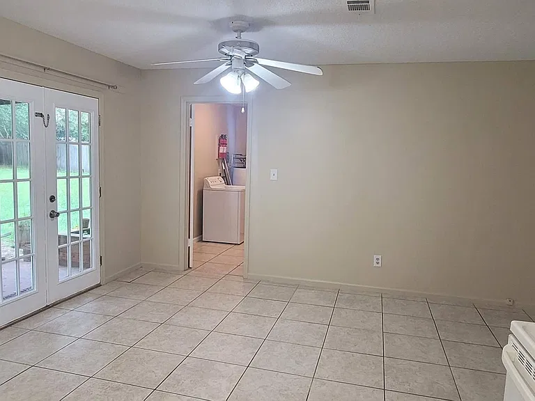 8812 Pembroke Ct N — Photo 6