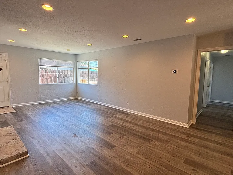 3172 San Clemente Ave — Photo 11