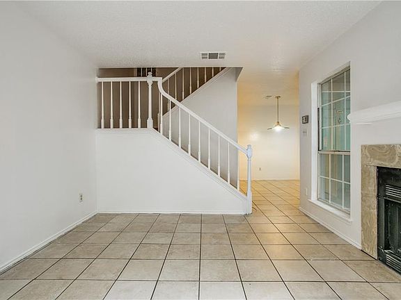 5th image of 1406 Meadowood Village Dr