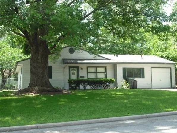 4727 SW 17th Ter, Topeka, KS 66604