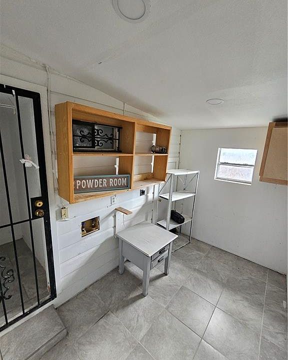 2nd image of 823 W Butler St