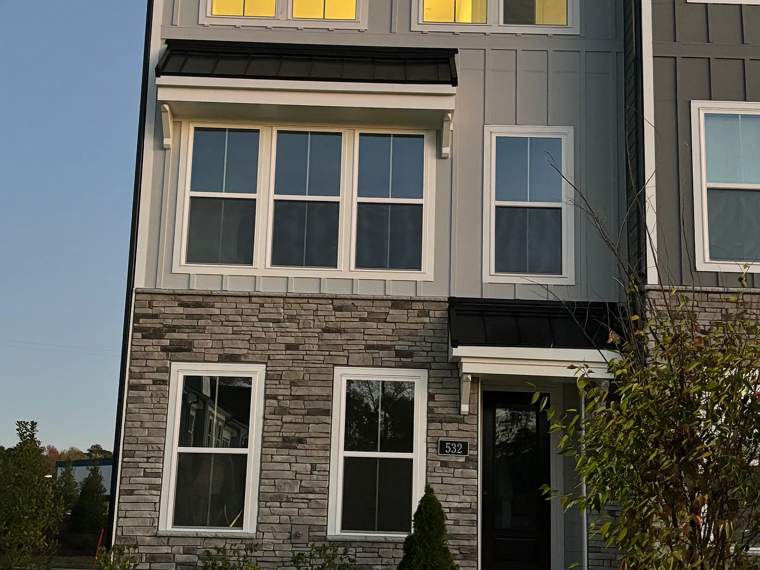 3 bed, 2045 sqft, $2,300 — Photo 2