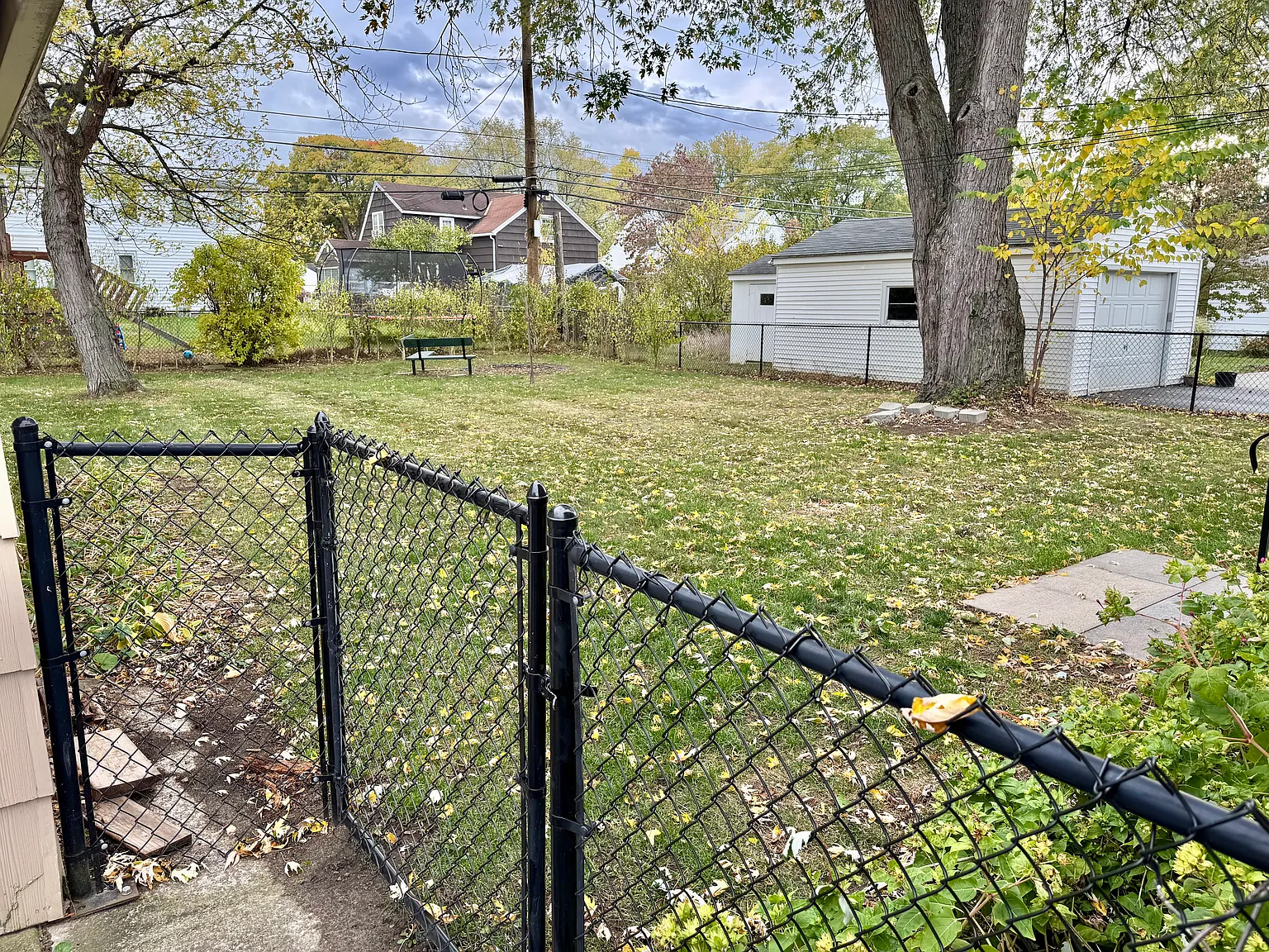 3 bed, 1.5 bath, 1368 sqft, $2,295 — Photo 3