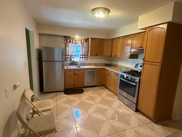 143 Wellington Rd — Photo 3