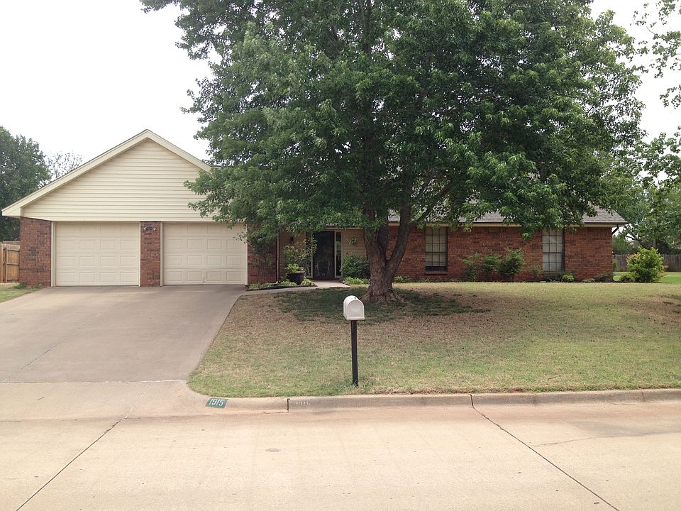 1st image of 1915 N Wildwood Dr