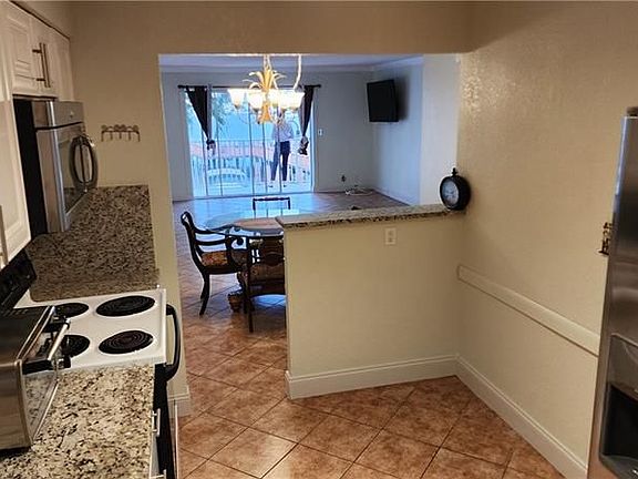 5th image of 400 Golden Isles Dr APT 4