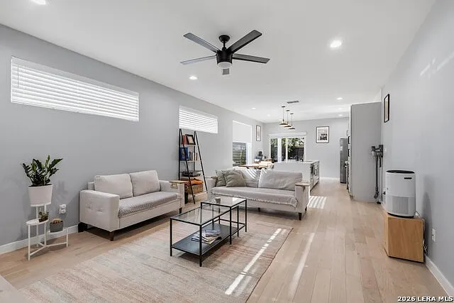 3 bed, 2.5 bath, 1568 sqft, $1,900 — Photo 3