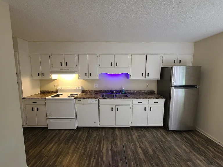 612 Platinum St — Photo 33