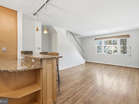 3rd image of 5364 Pooks Hill Rd