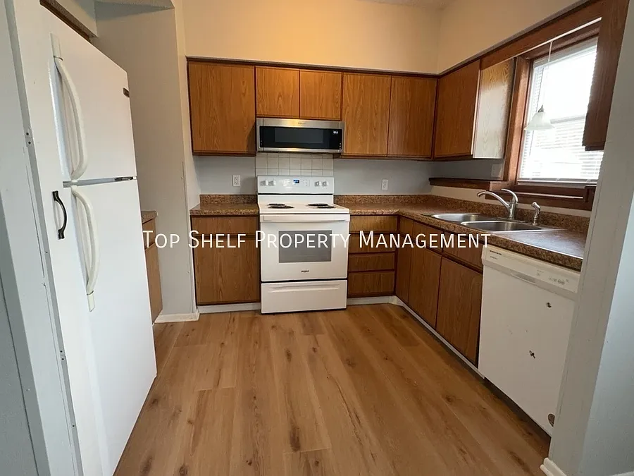 3 bed, 1.5 bath, 1237 sqft, $1,695 — Photo 4