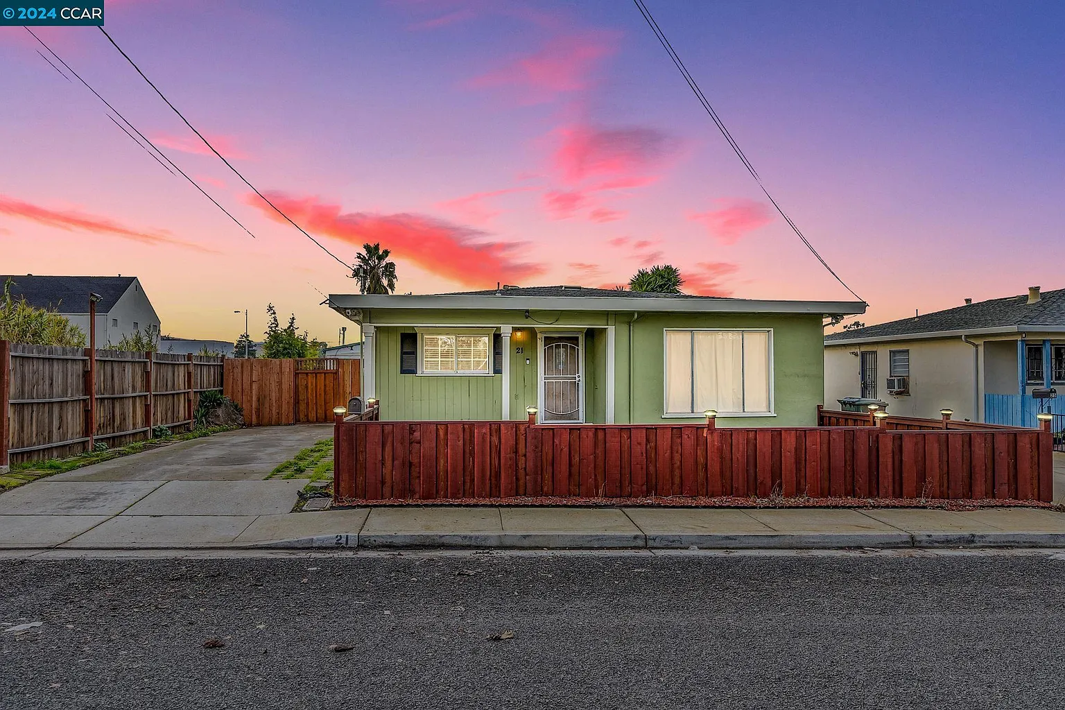 21 Poinsettia Ave photo 1