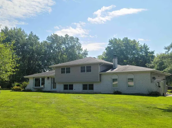 7N715 Sycamore Rd, St Charles, IL 60175