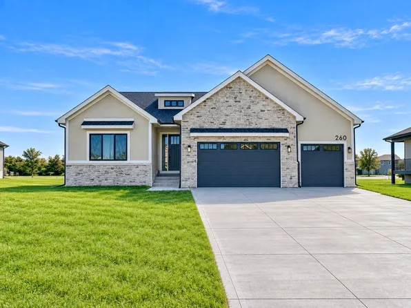 260 NW Copperleaf Ct, Waukee, IA 50263