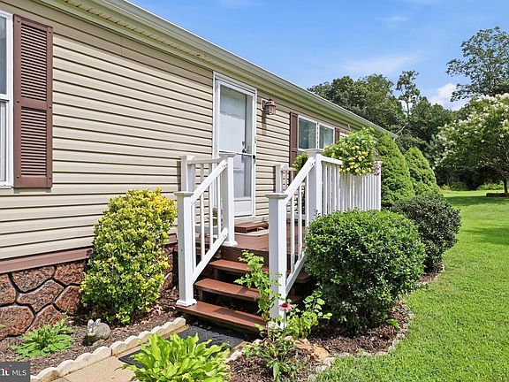 5th image of 13 Crest Hill Ln