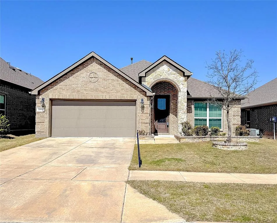 4 bed, 2.5 bath, 2042 sqft, $2,700 — Photo 1